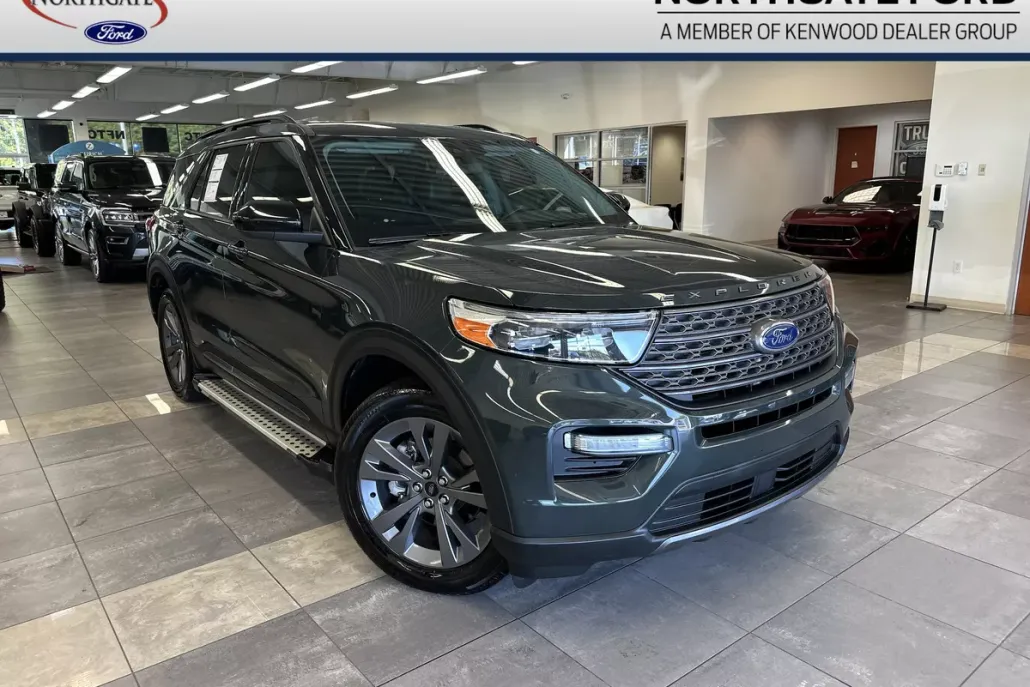 2022 Ford Explorer XLT photo 1