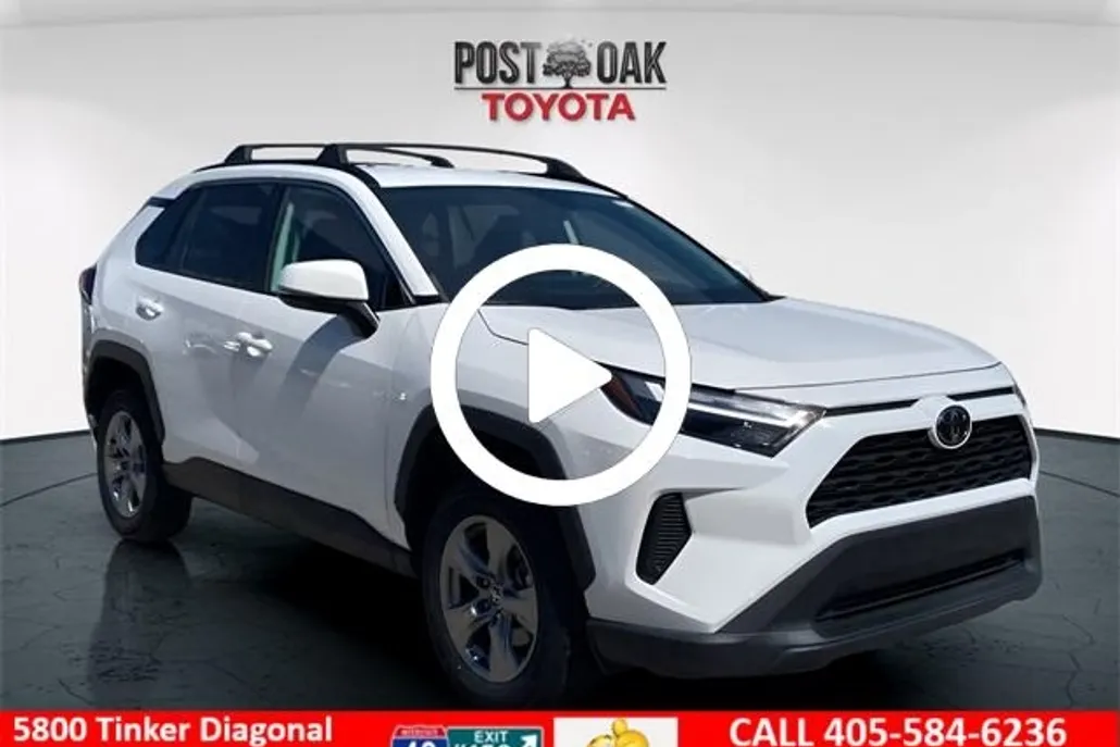 2022 Toyota RAV4 XLE photo 1