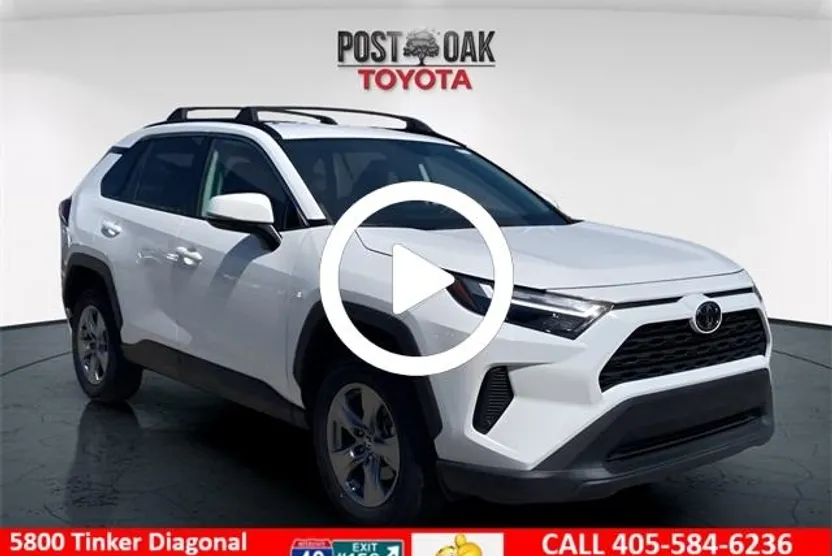 2022 Toyota RAV4 XLE photo 1