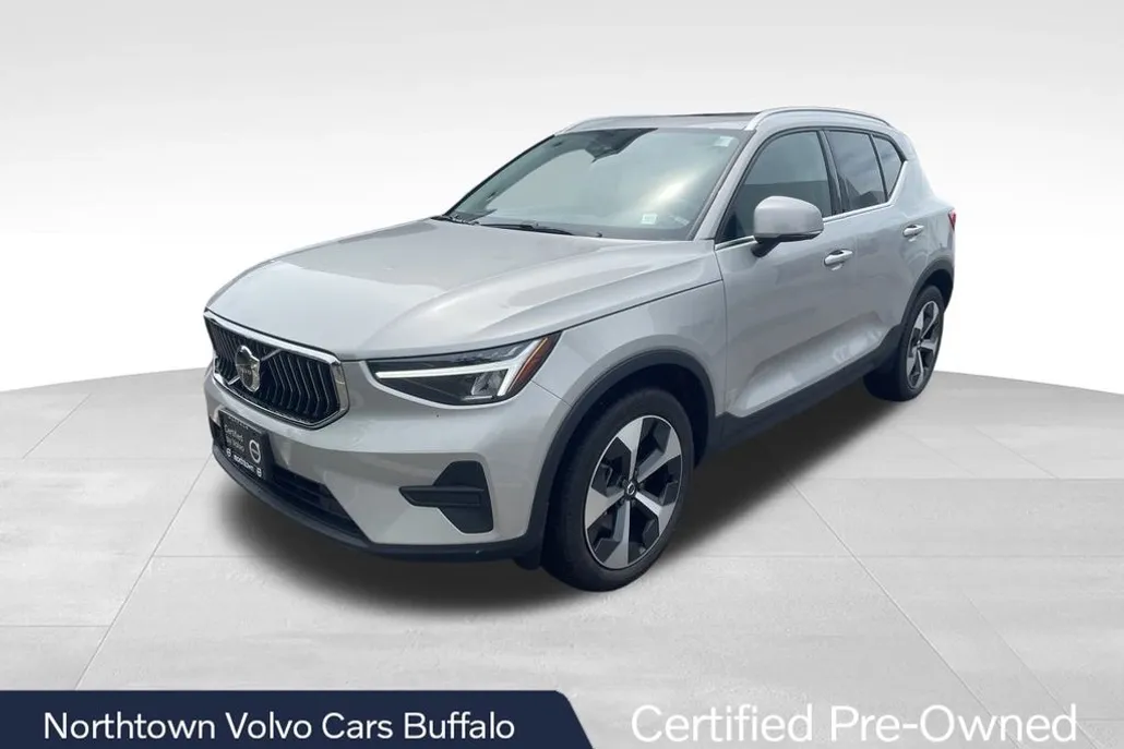 2025 Volvo XC40 Core photo 1