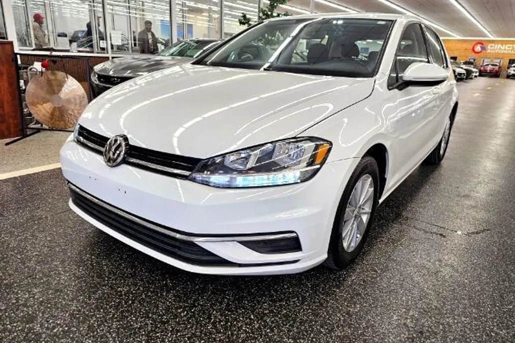 2019 Volkswagen Golf S photo 1