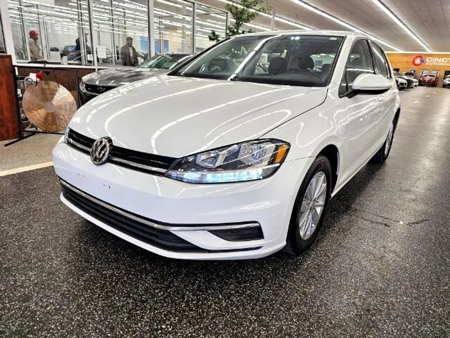2019 Volkswagen Golf S photo 1