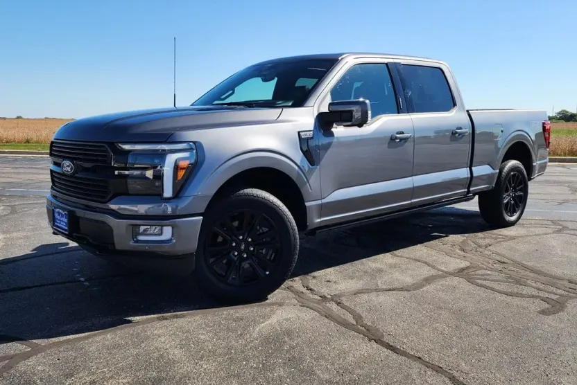 2024 Ford F-150 Platinum photo 1