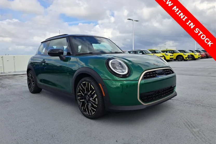 2025 Mini Cooper 2 Door Hardtop Signature photo 1