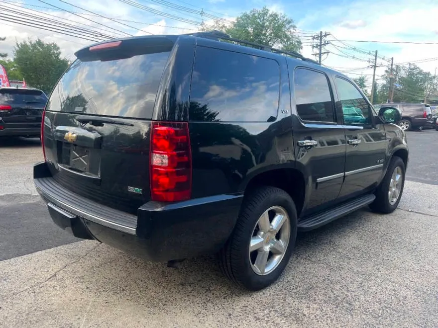 2011 Chevrolet Tahoe LTZ photo 1