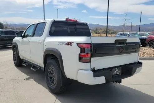 2025 Nissan Frontier PRO-4X photo 3