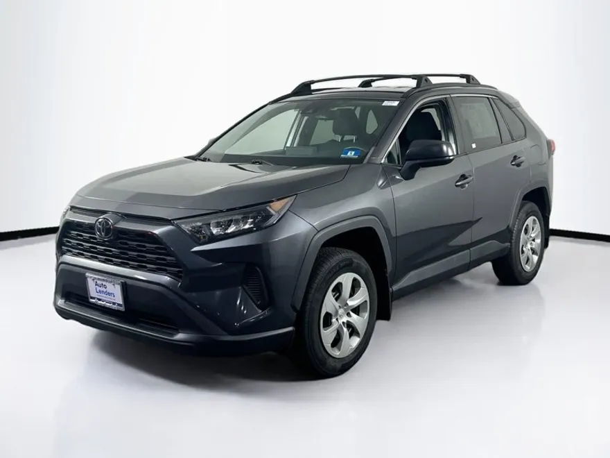 2020 Toyota RAV4 LE photo 1