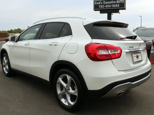 2018 Mercedes Benz GLA 250 4MATIC photo 4