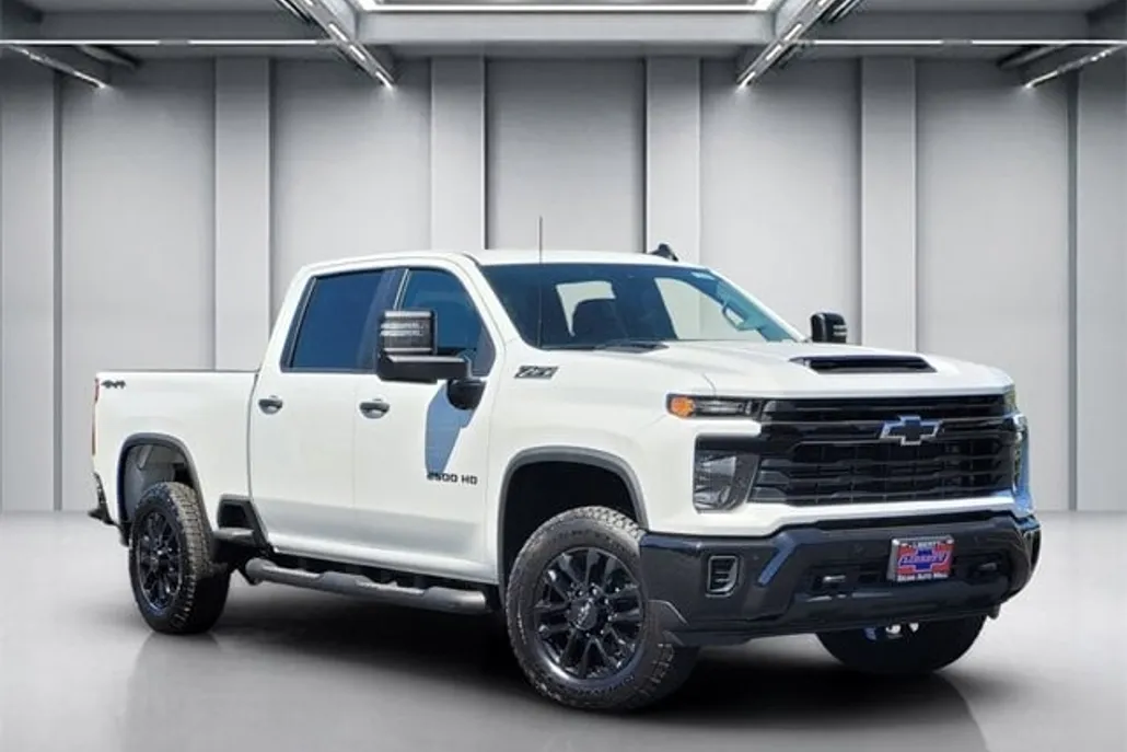 2025 Chevrolet Silverado 2500HD Custom photo 1