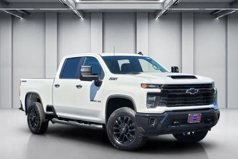 2025 Chevrolet Silverado 2500HD Custom photo 1