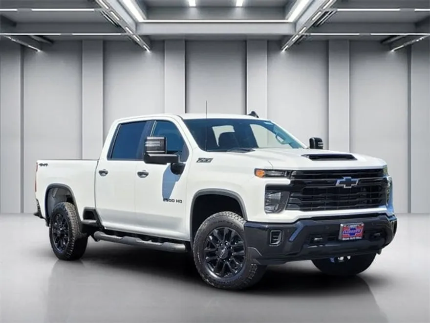 2025 Chevrolet Silverado 2500HD Custom photo 1