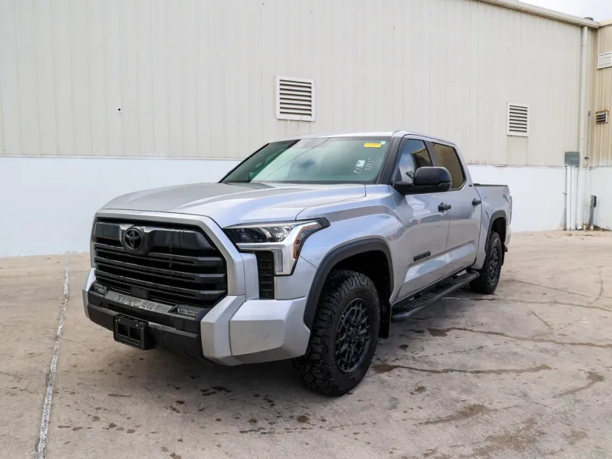 2025 Toyota Tundra SR5 photo 1