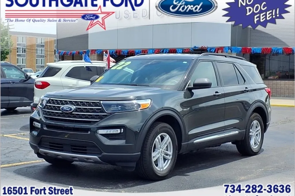 2022 Ford Explorer XLT photo 1