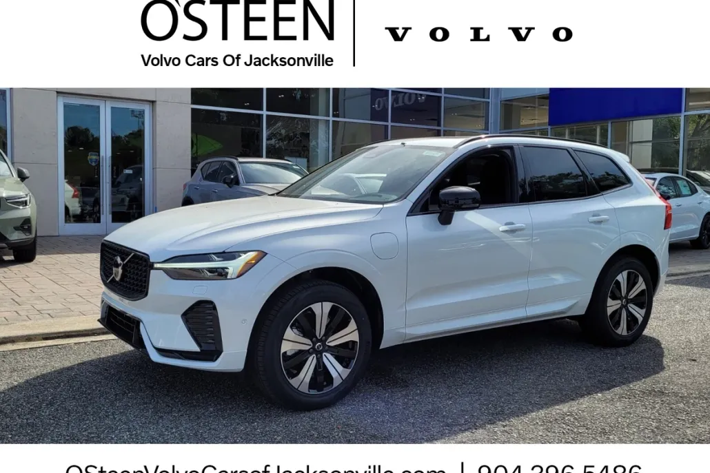 2024 Volvo XC60 T8 Plus photo 1