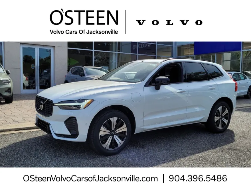 2024 Volvo XC60 T8 Plus photo 1