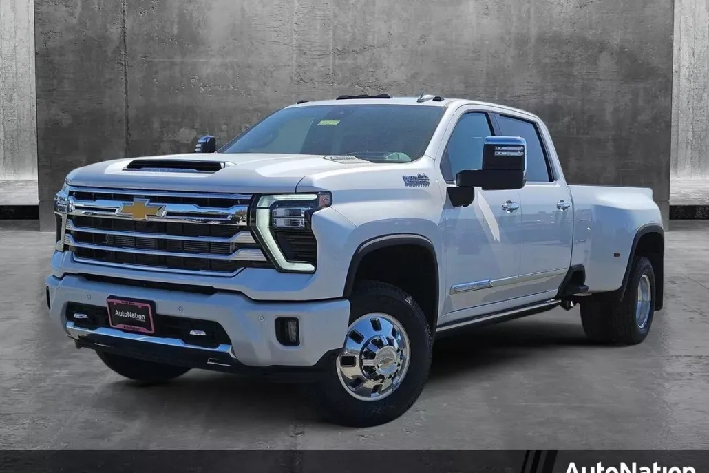 2025 Chevrolet Silverado 3500HD High Country photo 1