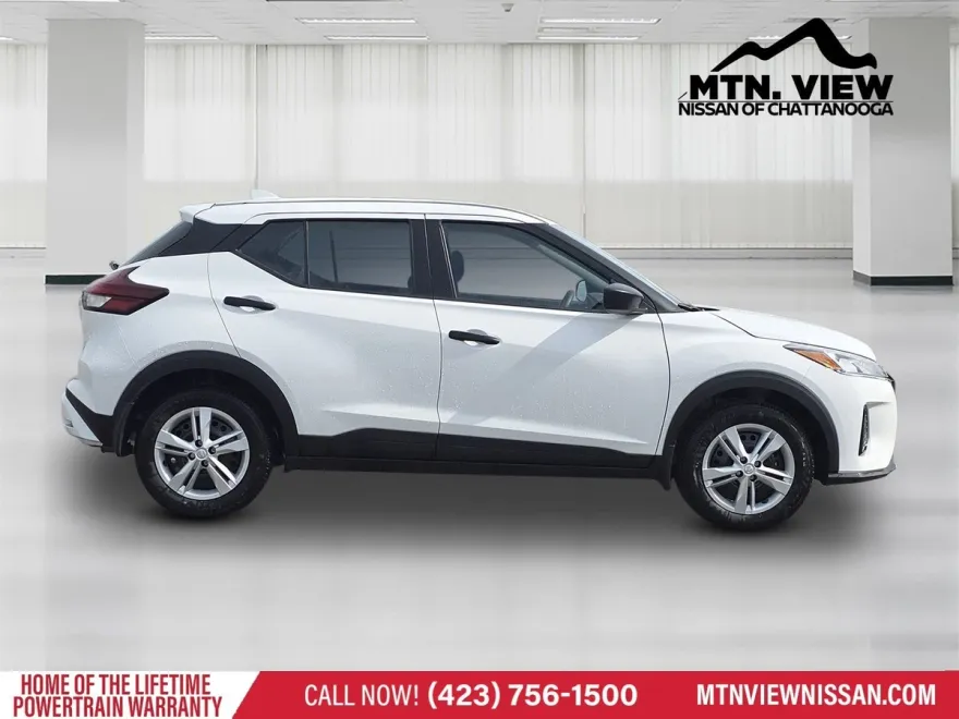 2025 Nissan Kicks Play S photo 1