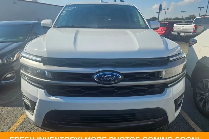 2024 Ford Expedition MAX XLT photo 1