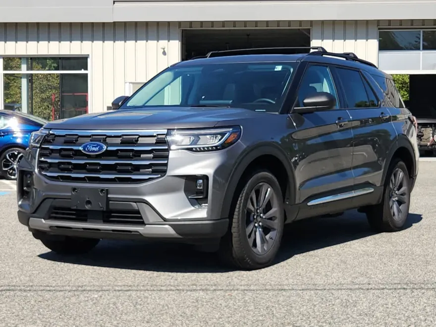 2025 Ford Explorer photo 1