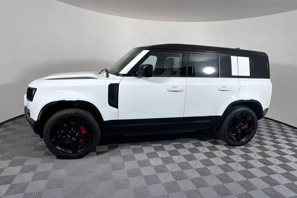 2025 Land Rover Defender 110 X-Dynamic SE photo 1