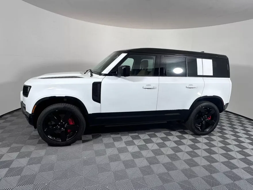 2025 Land Rover Defender 110 X-Dynamic SE photo 1