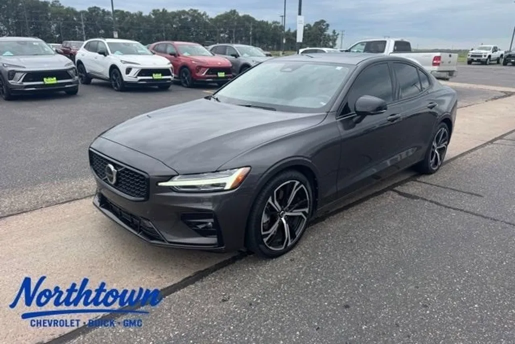 2024 Volvo S60 Plus photo 1