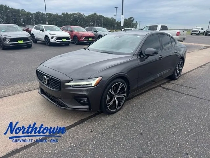 2024 Volvo S60 Plus photo 1