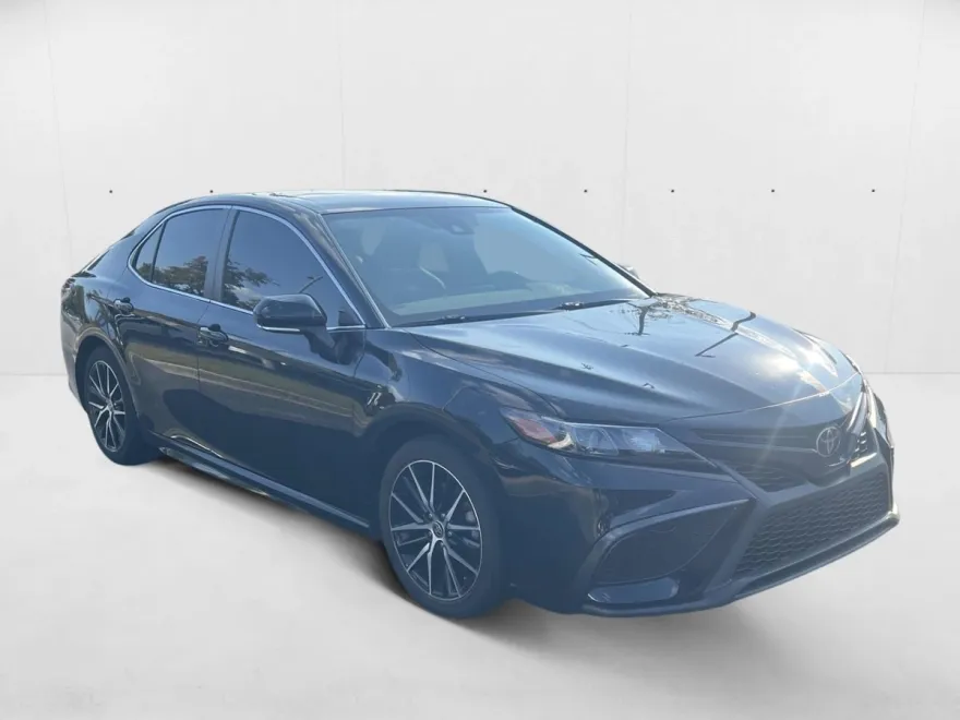 2021 Toyota Camry SE photo 1