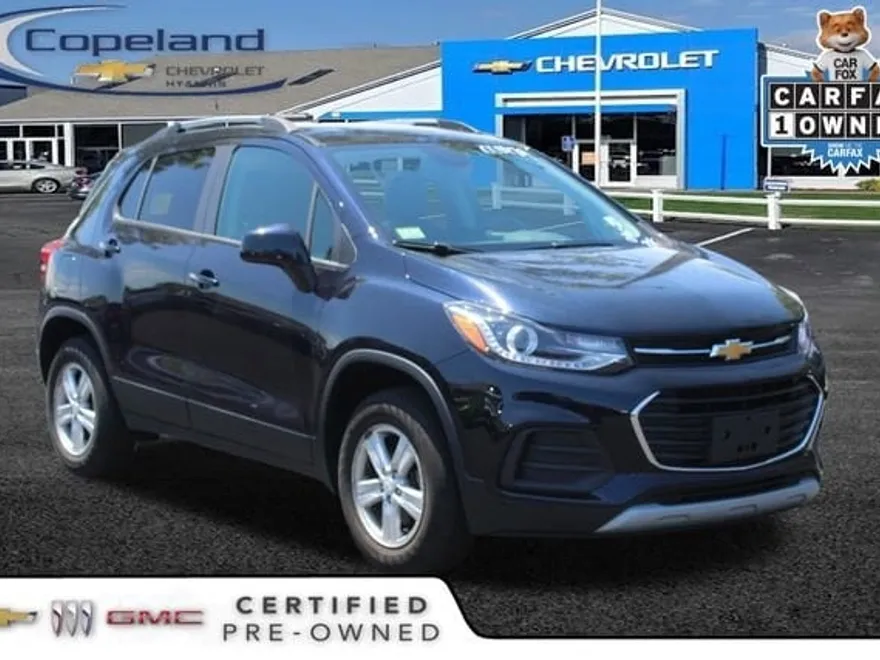 2022 Chevrolet Trax LT photo 1