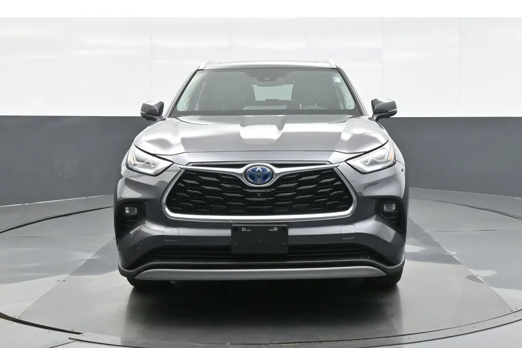2024 Toyota Highlander Hybrid Platinum photo 1