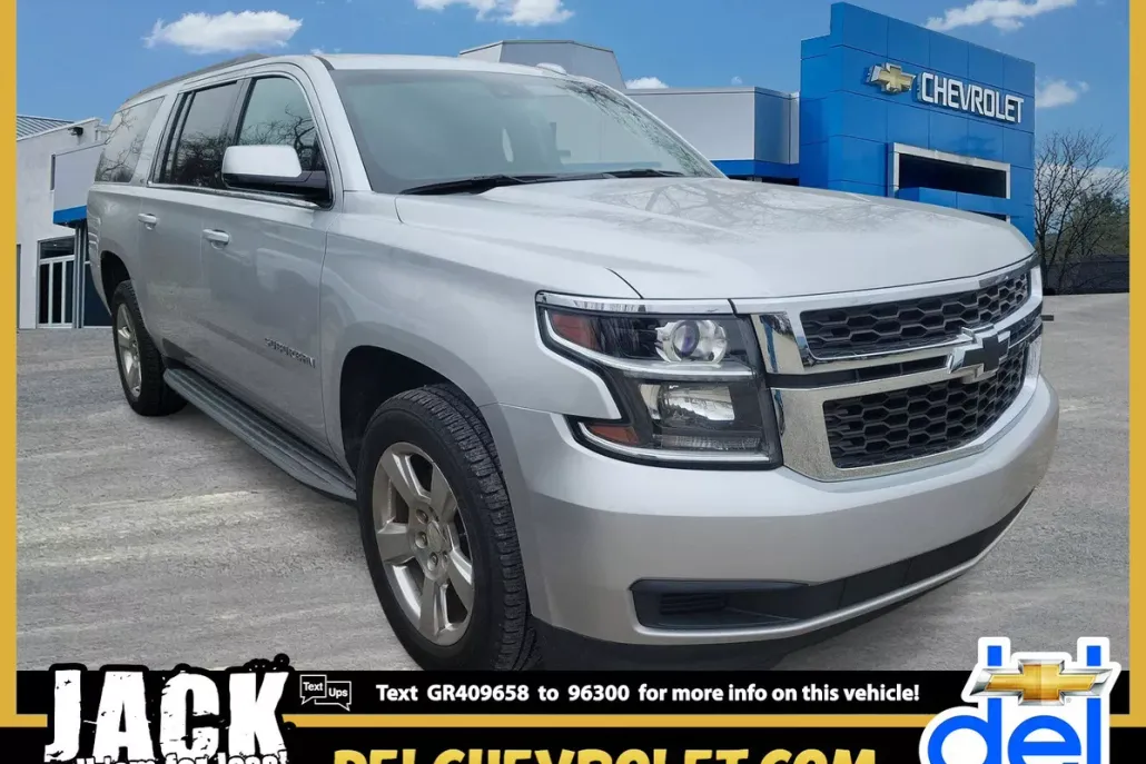 2016 Chevrolet Suburban LT photo 1