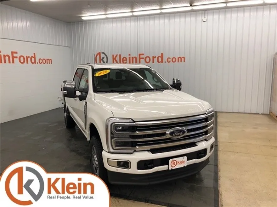2025 Ford F-250 Platinum photo 1