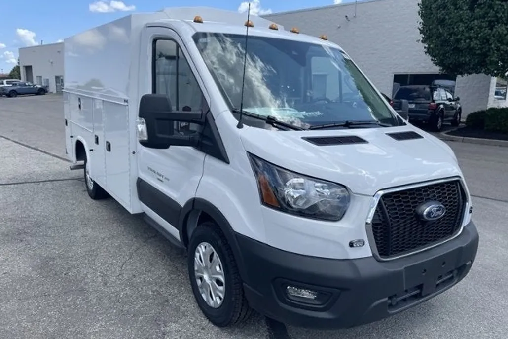 2024 Ford Transit Cutaway photo 1