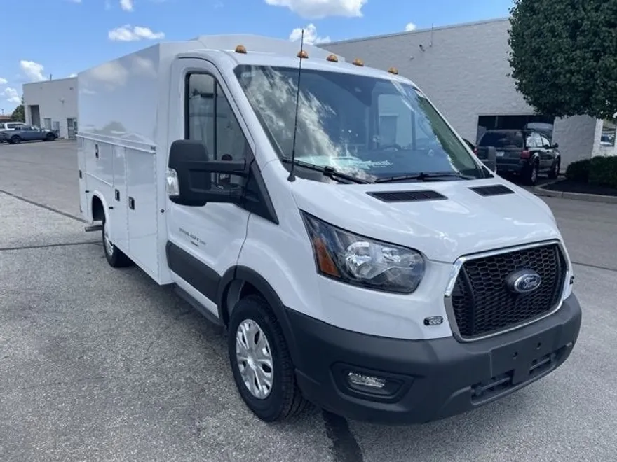 2024 Ford Transit Cutaway photo 1