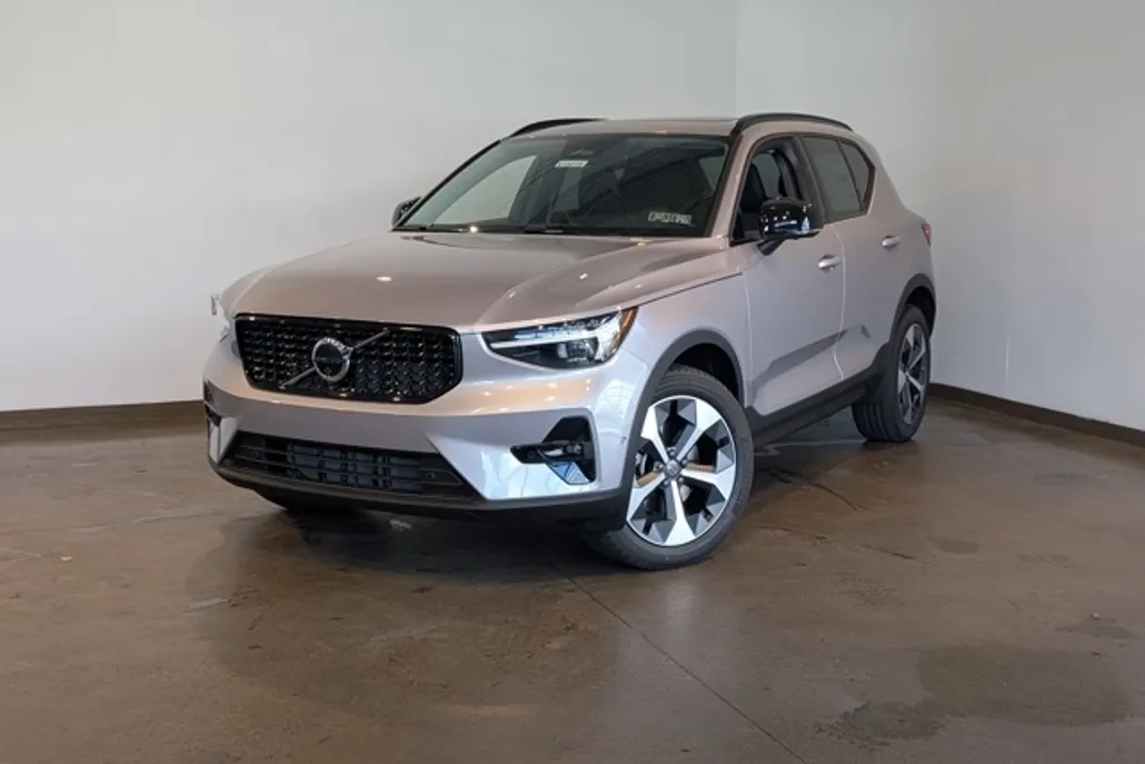 2026 Volvo XC60 B5 Plus photo 1