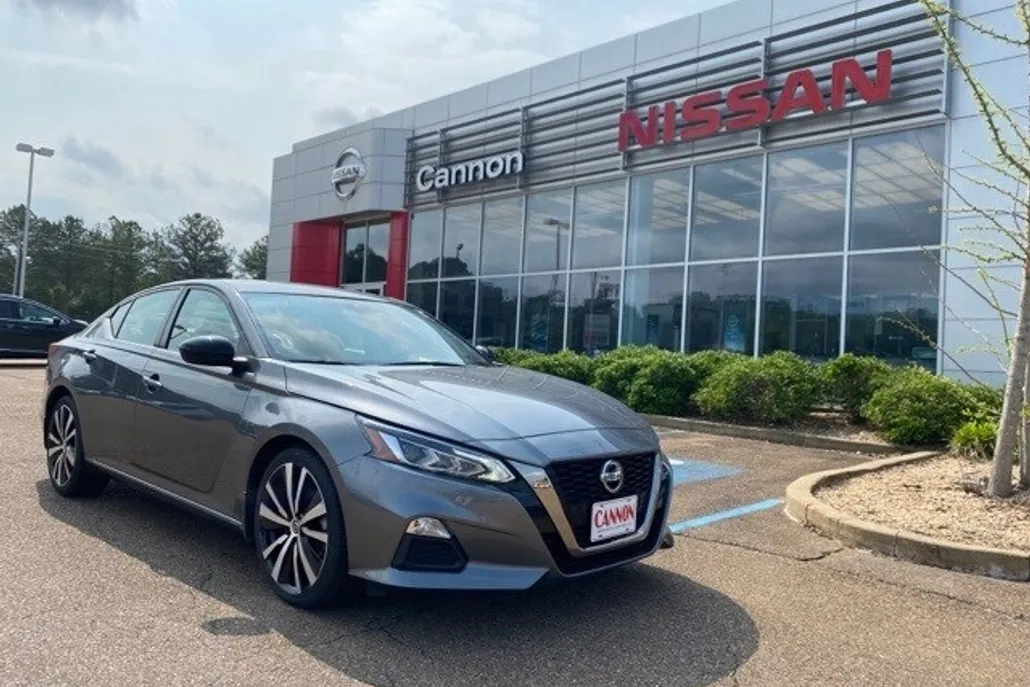 2021 Nissan Altima 2.5 SR photo 1