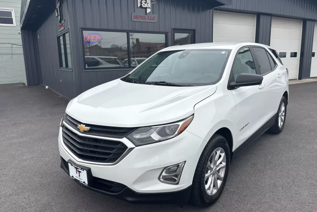 2021 Chevrolet Equinox LS photo 1