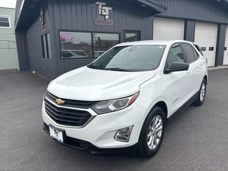 2021 Chevrolet Equinox LS photo 1