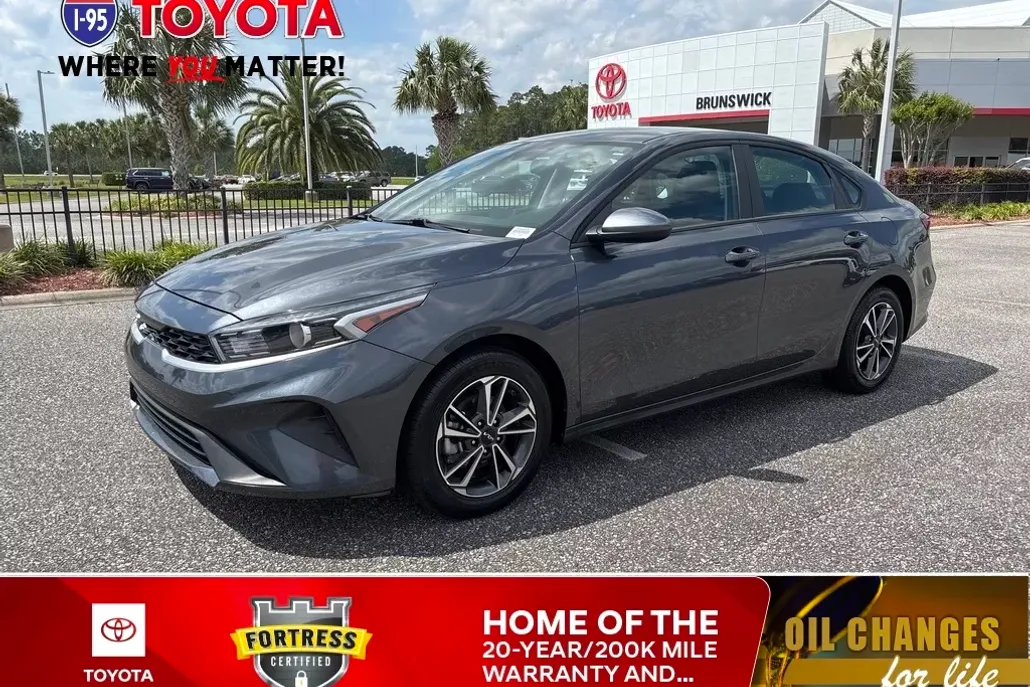 2023 Kia Forte LXS photo 1