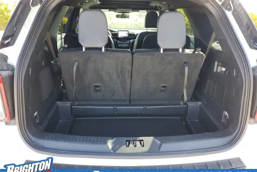 2023 Ford Explorer ST-Line photo 1