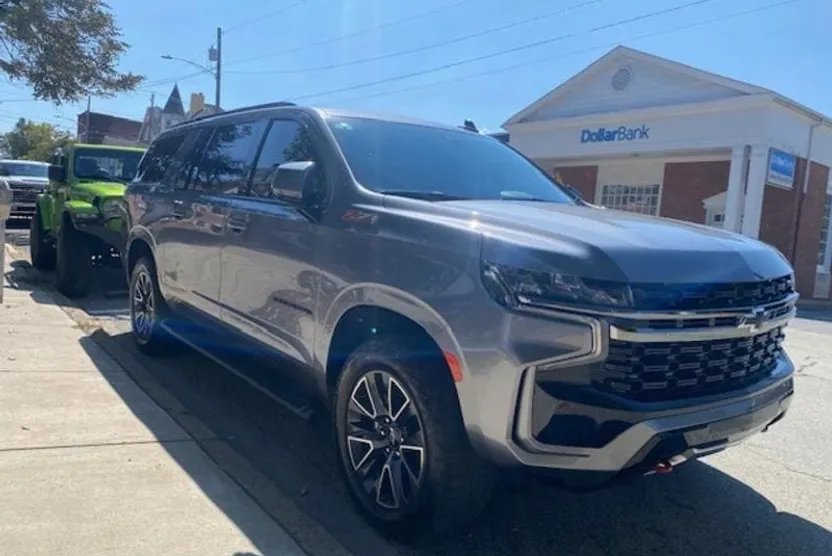 2022 Chevrolet Suburban Z71 photo 1