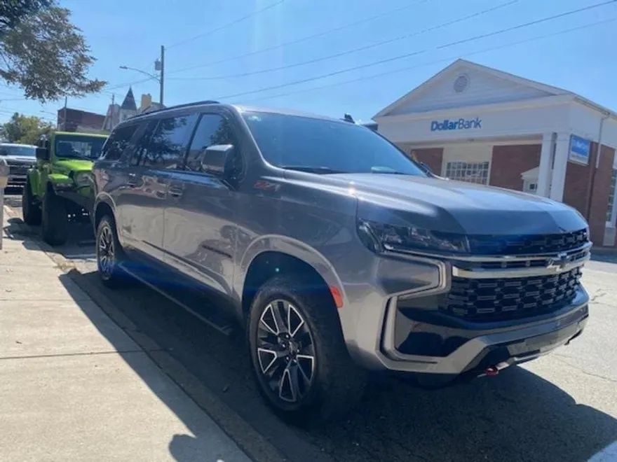 2022 Chevrolet Suburban Z71 photo 1