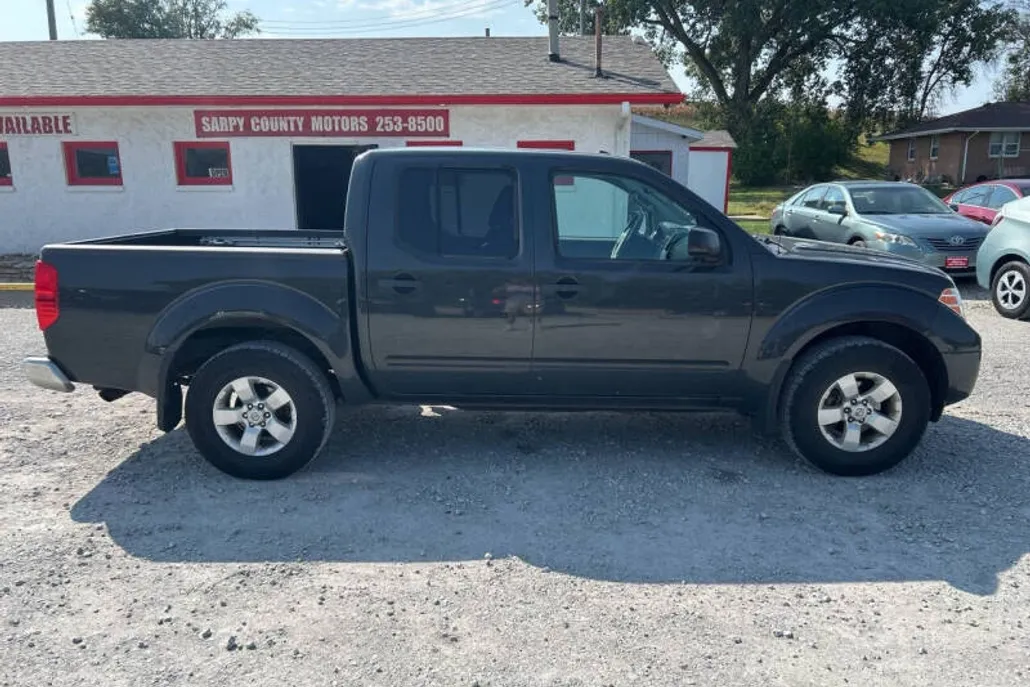 2012 Nissan Frontier SV photo 1