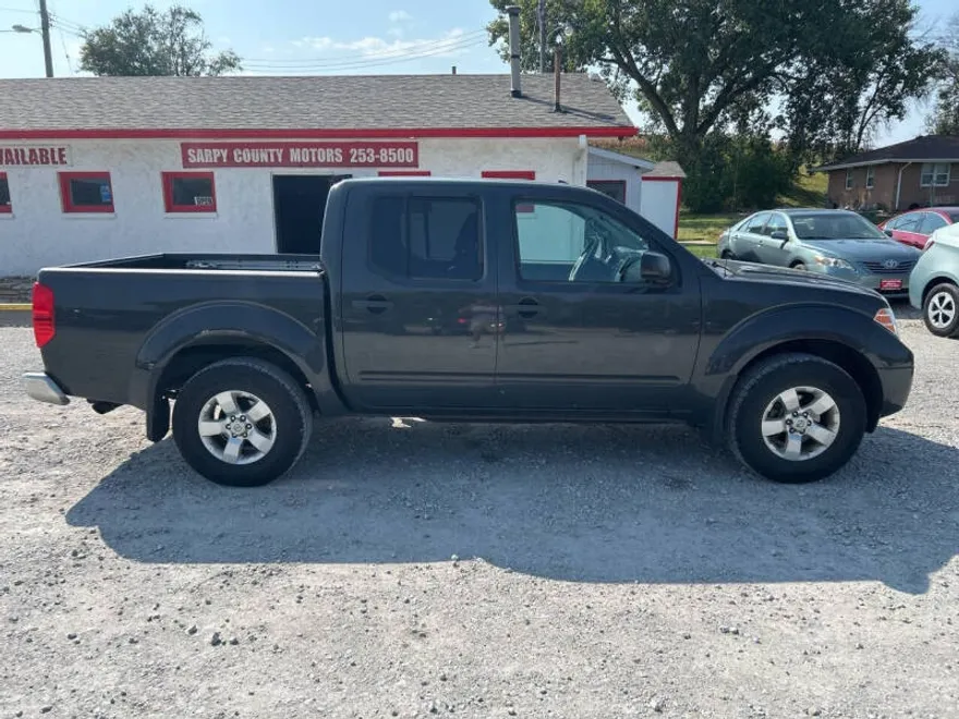 2012 Nissan Frontier SV photo 1