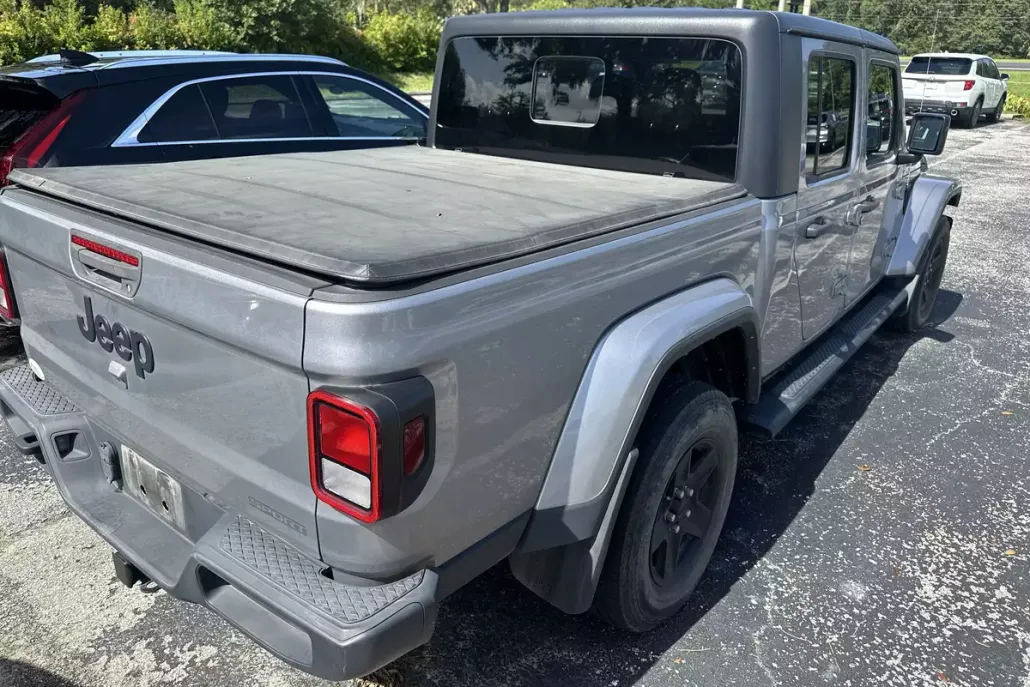 2021 Jeep Gladiator Sport S photo 1