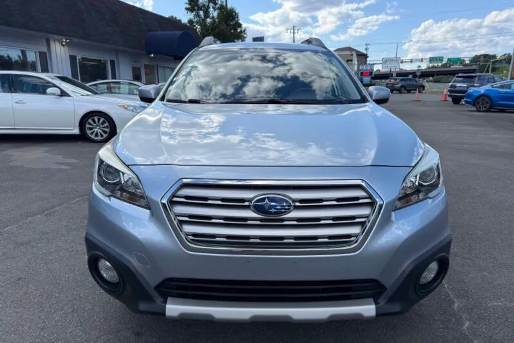2017 Subaru Outback 3.6R Limited photo 1