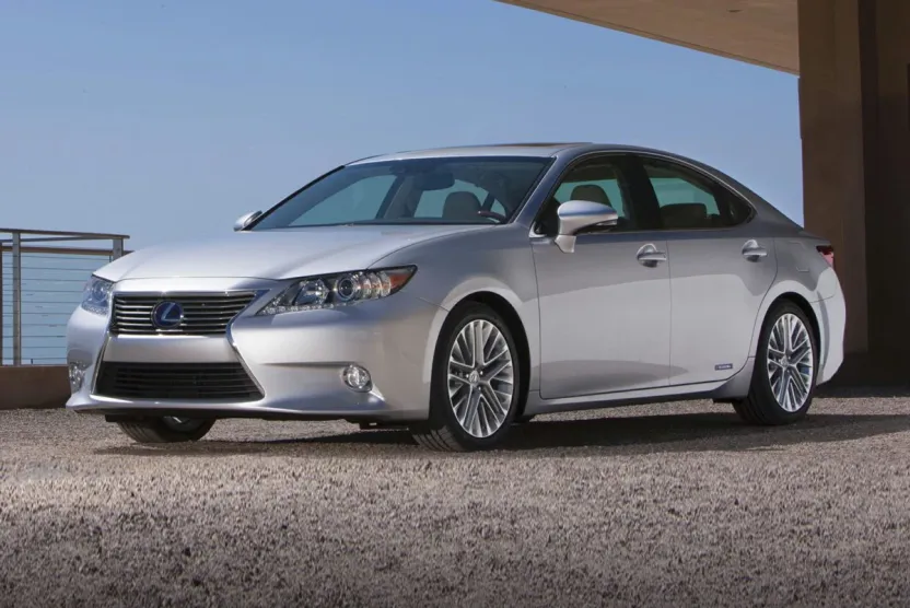 2015 Lexus ES 300h photo 1