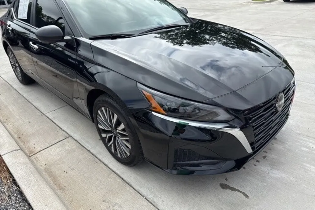 2024 Nissan Altima 2.5 SV photo 1