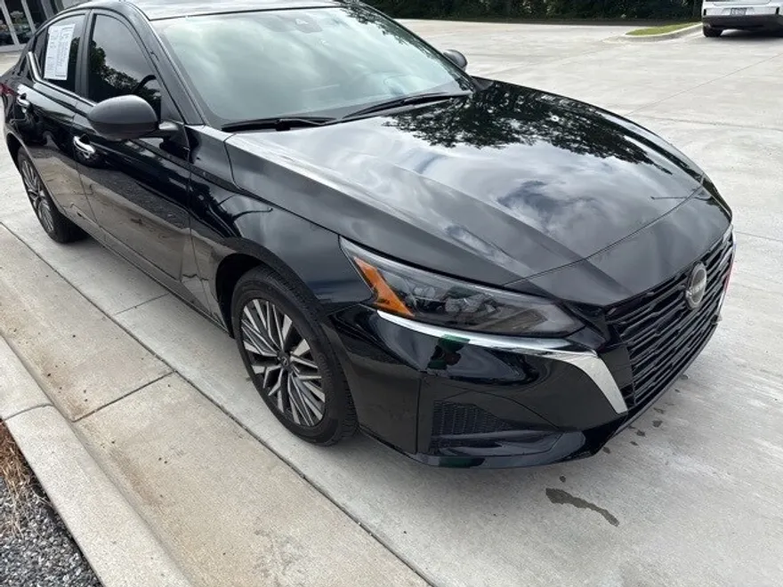 2024 Nissan Altima 2.5 SV photo 1