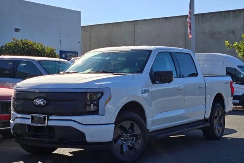 2025 Ford F-150 Lightning photo 1